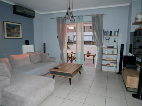 Gio's Central Cosy Apartment with private balcony
